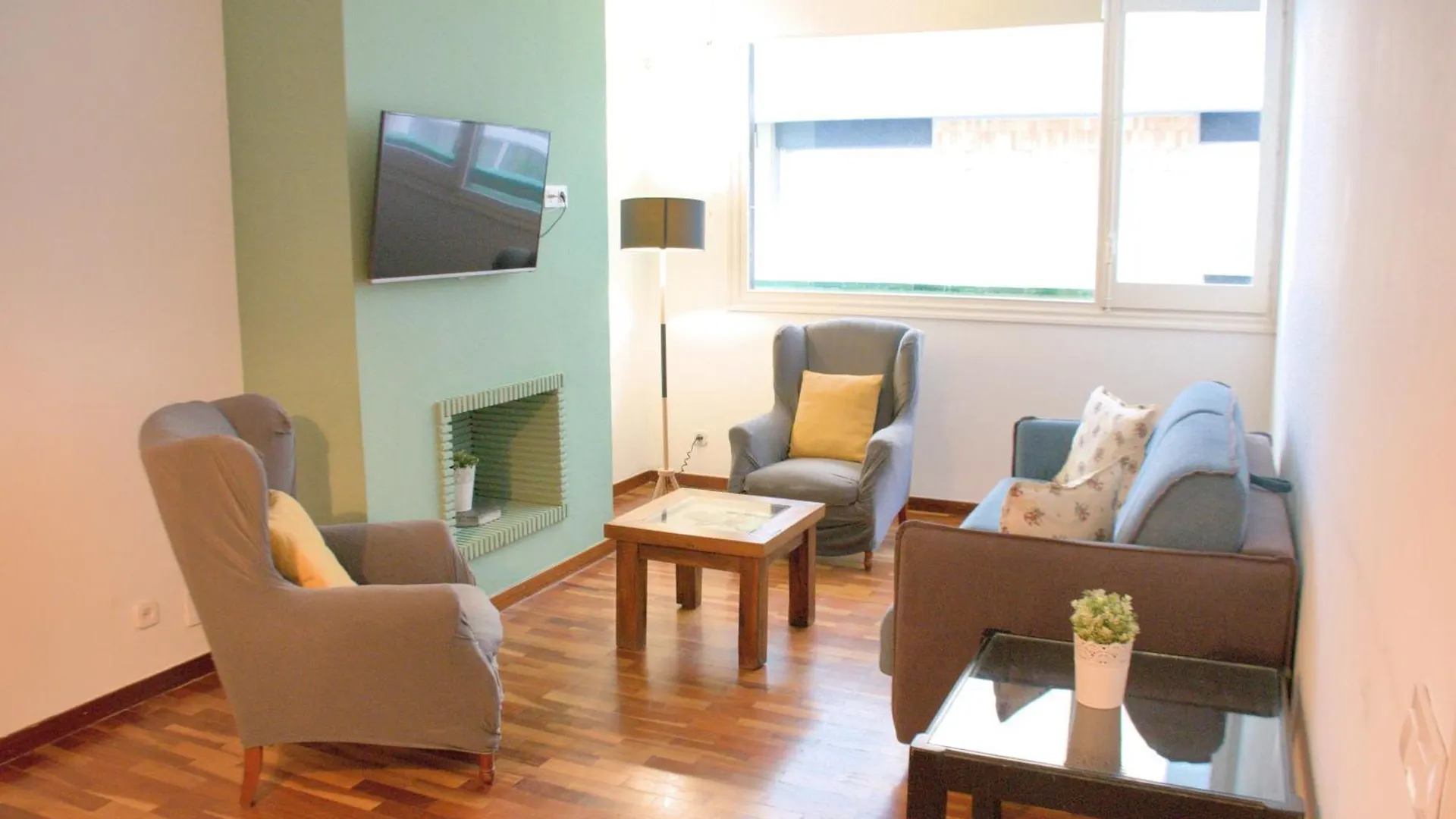 Sweet Bcn Three Bedroom Apartment contacts